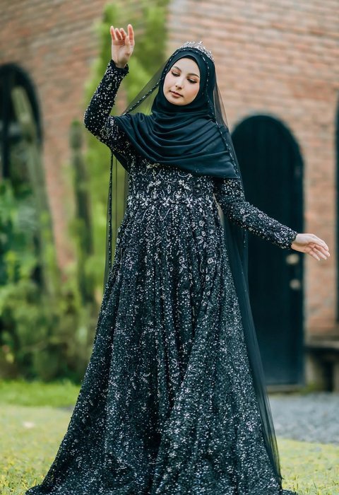 Dress Hitam A Line